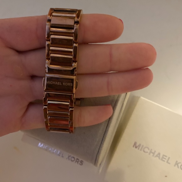 Michael Kors watch - Picture 2 of 3
